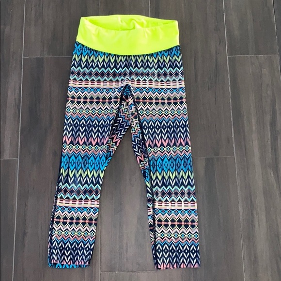 Prism Sport Aztec Printed Capri Leggings Neon Trim - Picture 2 of 5